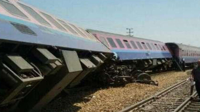 İranda qatar relsdən çıxaraq aşıb