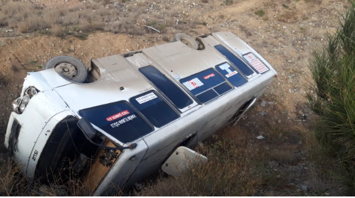Gəncədə sərnişin avtobusu qəzaya uğradı; polislər köməyə getdi - YENİLƏNİB - FOTO 