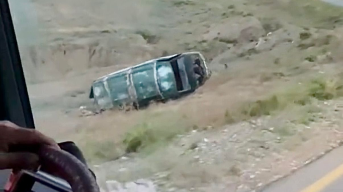 Hacıqabulda sərnişin dolu “Qazel” dərəyə aşdı    - VİDEO