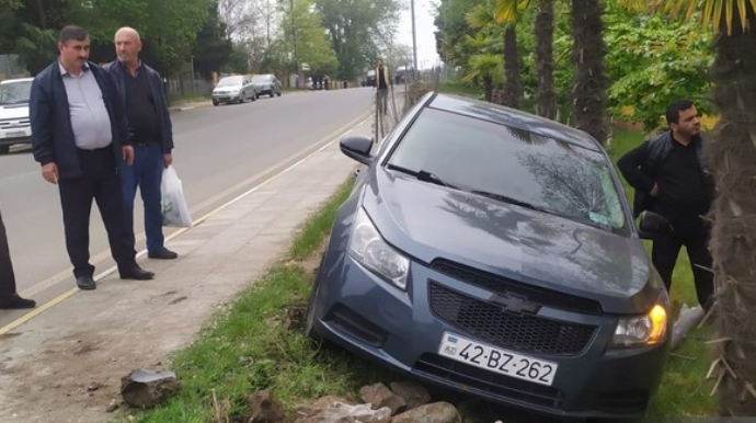 Lənkəranda avtomobil yeniyetmə bacı və qardaşı vurub  - FOTO
