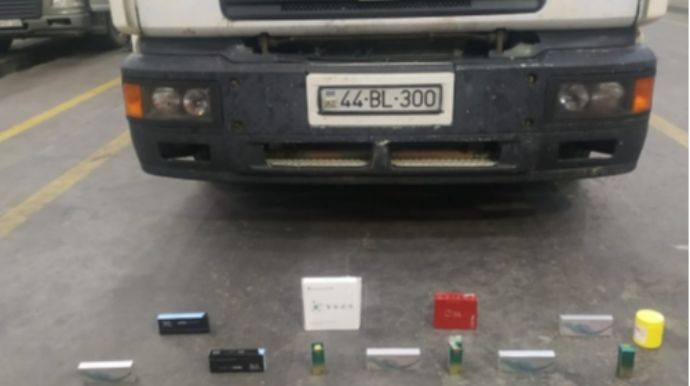 Yük avtomobillərindən qanunsuz tibbi ləvazimatları və mobil telefonlar aşkarlanıb - FOTO
