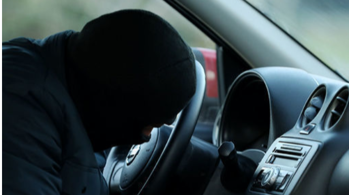 Rusiyalı piyada getmək istəmədiyi üçün maşın oğurlayıb