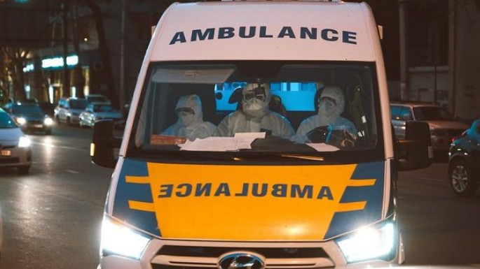 Koronavirus simptomları daşıyan şəxslər təcili yardım maşınına hücum etdi