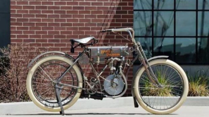 1908-ci ilin motosikleti hərracda rekord qiymətə satıldı 