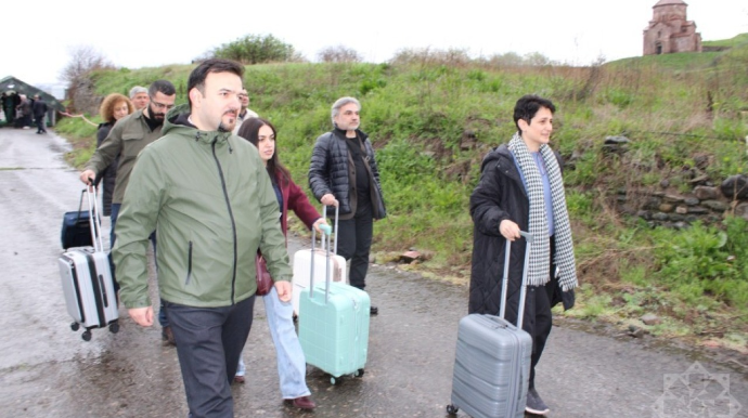 Ermənilər quru sərhəddən keçərək Azərbaycana gəldi - FOTOLAR 