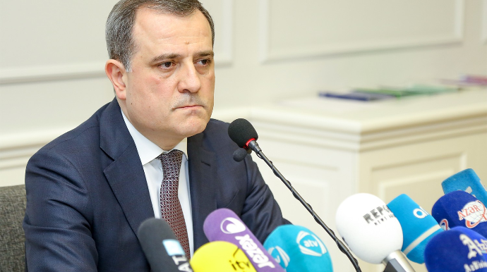 Ceyhun Bayramov imtahanlarla bağlı sualları cavablandırdı