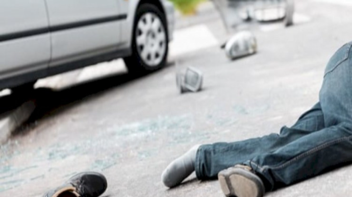 Xudatda azyaşlı avtomobil ilə kişini vurub