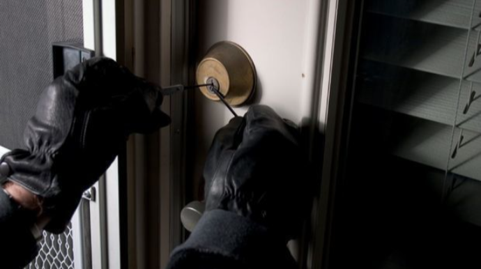 Polis oğurluq faktlarının üstünü açdı 