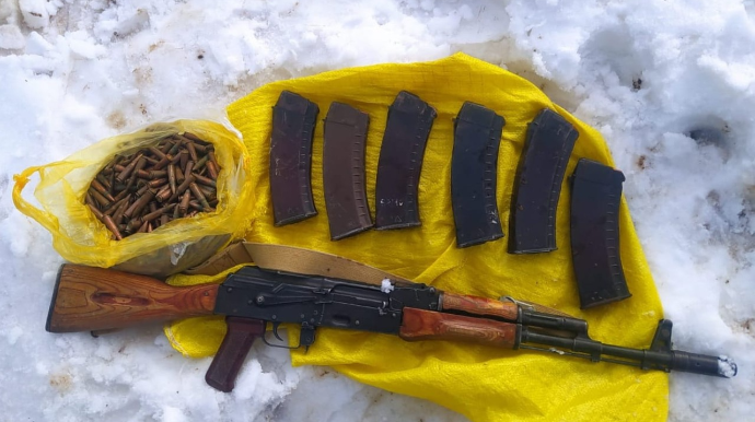 Yardımlıda dərədən "Kalaşnikov"  avtomatı aşkarlandı - FOTO 