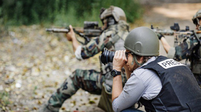 Jurnalistlərin cəbhəboyu zonada akkreditasiyası ilə bağlı qaydaya dəyişiklik edilib 