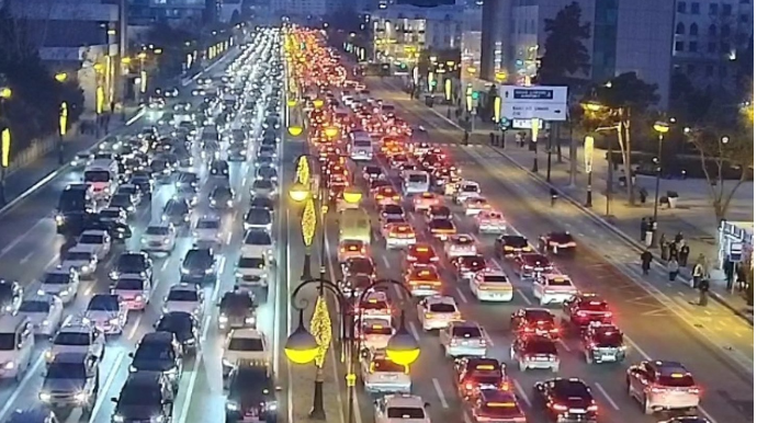 Paytaxtın 17 küçəsində sıxlıq var - SİYAHI 