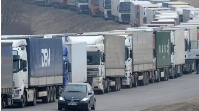İki minə yaxın yük maşını Litva - Belarus sərhədinə toplaşıb