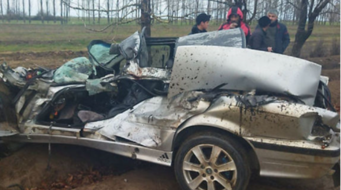 Ağcabədidə traktor "BMW" ilə toqquşub, iki nəfər ölüb  - FOTO - VİDEO