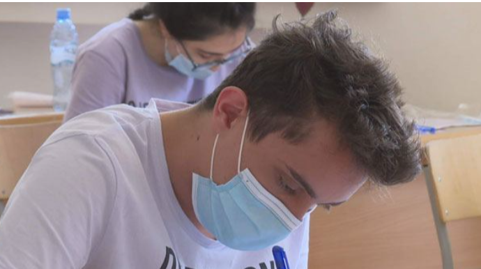 15 şəhər və rayonda buraxılış imtahanları keçirilib