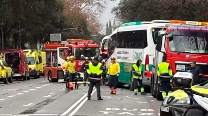 İki avtobusun toqquşması nəticəsində 30-dan çox insan xəsarət alıb