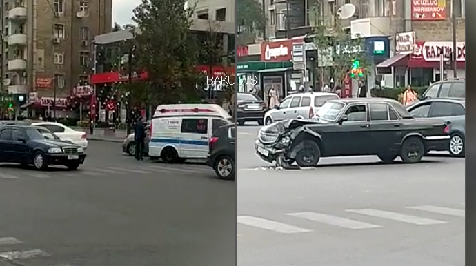 Bakıda vəzifəli şəxsin avtomobili təcili yardım maşınını vurdu - VİDEO 