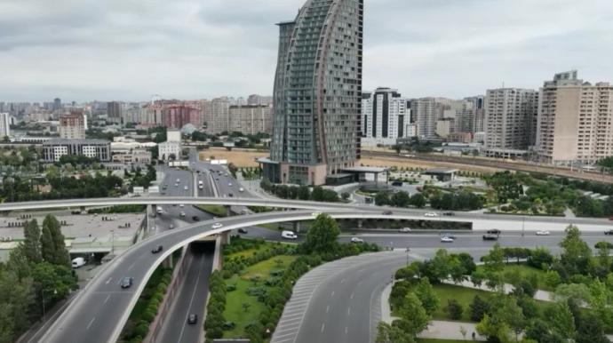 Bakının əsas küçələrinin kəsişməsində problem: Sürücülər narazıdırlar - VİDEO