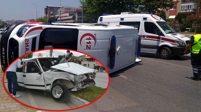 Xəstəxanaya təcili xəstə aparan ambulans “Tofaş”la toqquşdu;  6 nəfər xəsarət aldı - FOTO lar