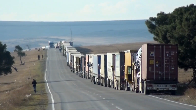 Azərbaycan-Gürcüstan sərhədində 350-dən çox maşın növbə gözləyir 