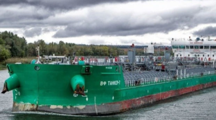 Həştərxandan Bakıya gələn teploxod saya oturub