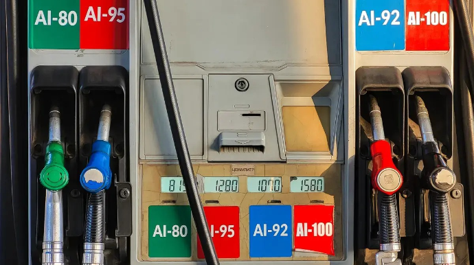 Daha bir ölkə sovet benzini ilə vidalaşır