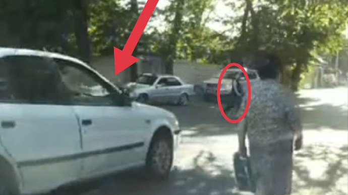 В Баку автомобиль сбил женщину и переехал через нее - ШОКИРУЮЩЕЕ ВИДЕО 