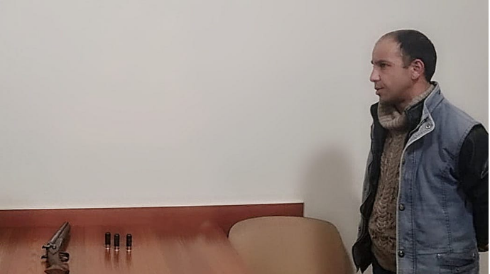 Yevlax sakinindən odlu silah götürülüb - FOTO