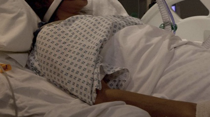 Qəbələdə 17 yaşlı gənc qızı avtomobil vuraraq ayağını sındırıb