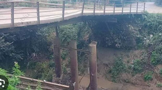 Astarada “tükdən asılı” qalan, dayaqları çürüyən körpü niyə təmir olunmur?   - FOTO