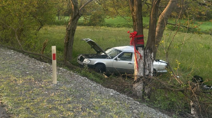 Sürücü öldü, oğlu və qohumu yaralandı - FOTO 