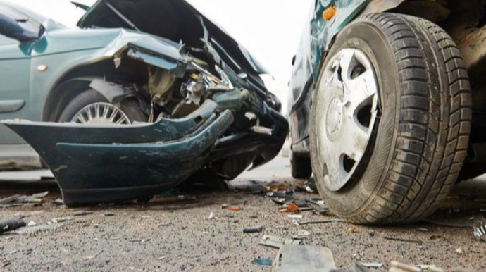 Yasamalda iki avtomobil toqquşub, xəsarət alan var 