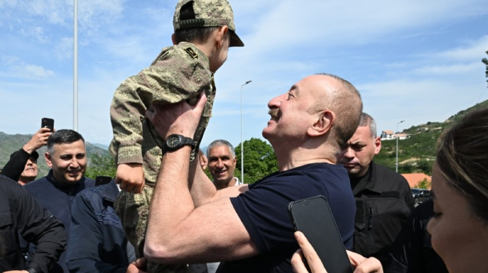 İlham Əliyev Laçın sakinləri ilə görüşdü - FOTO