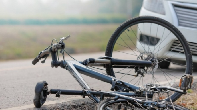 Kürdəmirdə velosipedçini avtomobil vurdu 