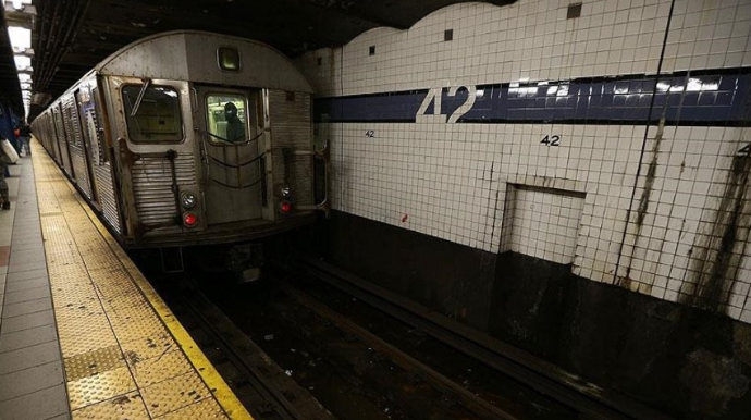 Nyu-York metrosunda sərnişinlərə hücum olub, ölənlər və yaralananlar var