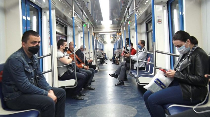 Hazırda metroda sosial məsafənin gözlənilməsinə ciddi nəzarət edilir - Metropoliten
