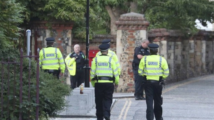 Britaniyada törədilən hücum terror aktı kimi qiymətləndirilir, saxlanılan var