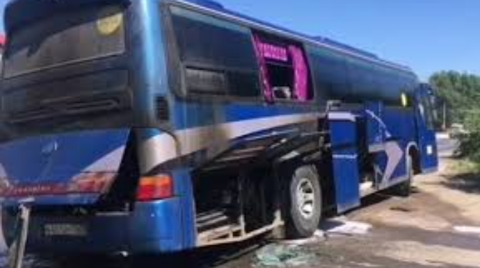 Sərnişin avtobusu aşıb