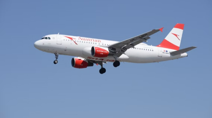 "Austrian Airlines" 100-dən çox reysi ləğv edib 