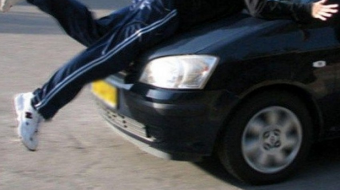 Hövsanda piyadanı avtomobil vurdu