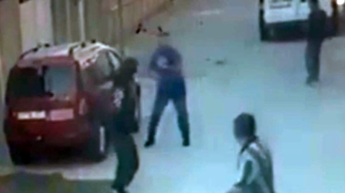 Bakıda 16 yaşlı yeniyetmə gömrükçünü belə öldürüb - VİDEO 