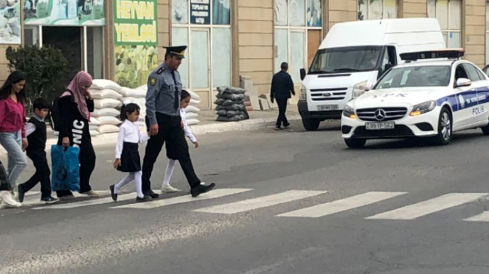 Salyanda yol polisi məktəblilər arasında maarifləndirici tədbir keçirib - FOTO