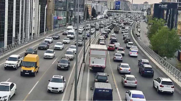 Paytaxtın 17 küçəsində sıxlıq müşahidə olunur - SİYAHI 