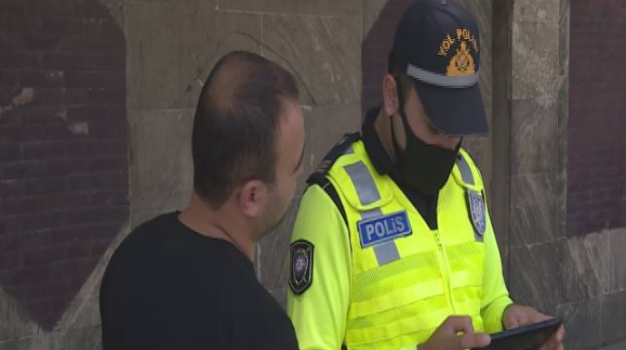 İctimai nəqliyyatda tibbi maskadan istifadə etməyənlər cərimələnib  - FOTO