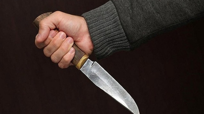 Gəncədə kişi ehtiyatsızlıqdan bıçaq xəsarəti aldı 