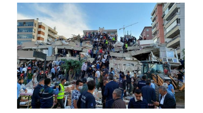 Шесть человек погибли, более 200 пострадали при землетрясении на западе Турции