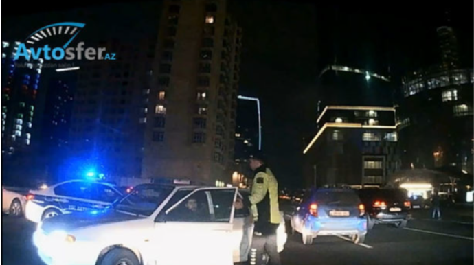 Момент задержания дорожной полицией автохулигана в Баку попал на камеру - ВИДЕО 