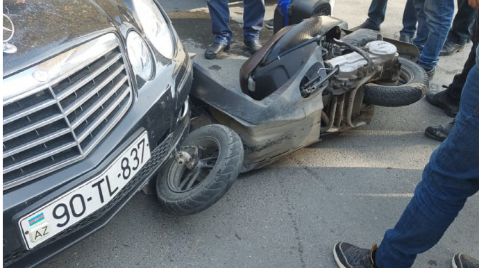Mingəçevirdə minik maşını motosikletçini vurub - FOTO 
