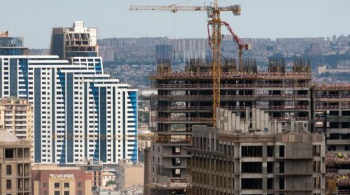 Köhnə tikilidə, yoxsa yeni binada mənzil: Hansını almaq məsləhətdir?