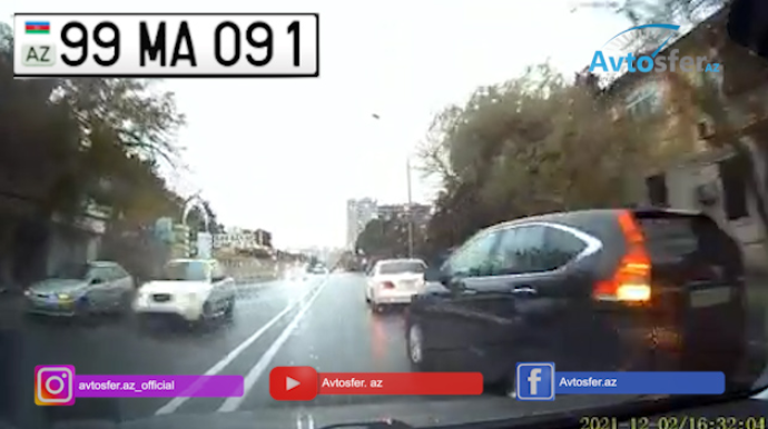Bakıda "Honda" ilə "avtoşluq" edən sürücü görün nə "oyun çıxartdı"  - VİDEO