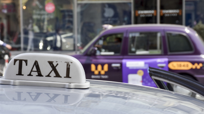 Ölkədə avtobusa minənlərin sayı artıb, taksi istifadəçilərinin sayı azalıb 